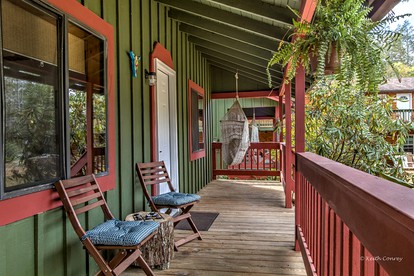 Cozy Cottage Rental with Small Private Pond in Canadensis, Pennsylvania - Canadensis, Pennsylvania - glamping.directory