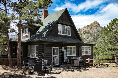 Aspen Mountain Cabin with Private Hot-Tub and Wonderful Views of Longs Peak near Estes Park, Colorado - glamping.directory