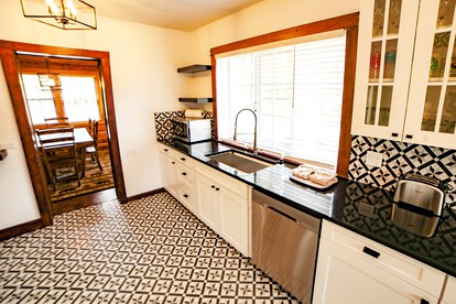 Aspen Mountain Cabin with Private Hot-Tub and Wonderful Views of Longs Peak near Estes Park, Colorado - Estes Park, Colorado - glamping.directory
