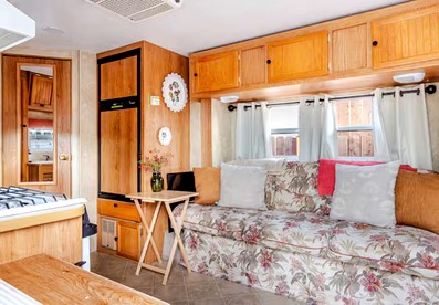 Cozy Desert Glamping Escape with Private Hot Tub & Fire Pit in Pinon Hills, California - Pinon Hills, California - glamping.directory