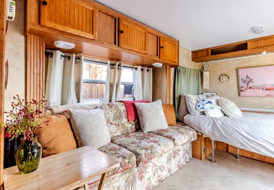 Cozy Desert Glamping Escape with Private Hot Tub & Fire Pit in Pinon Hills, California - Pinon Hills, California - glamping.directory