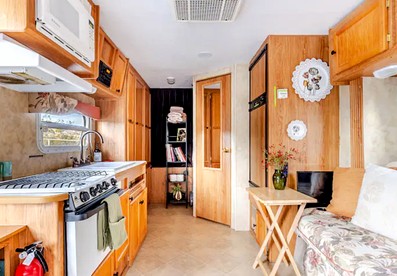 Cozy Desert Glamping Escape with Private Hot Tub & Fire Pit in Pinon Hills, California - Pinon Hills, California - glamping.directory