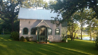 Lakeside Cottage with Balcony and Views on Lake Graham, Texas - glamping.directory