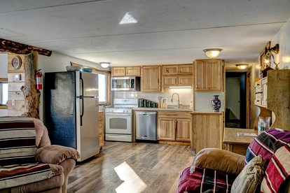 Awesome Retreat with Hot-Tub with Serene Landscape Views in Wyoming - Story, Wyoming - glamping.directory