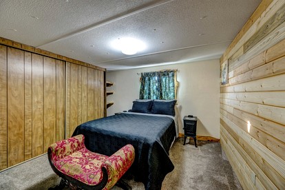 Awesome Retreat with Hot-Tub with Serene Landscape Views in Wyoming - Story, Wyoming - glamping.directory