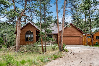 Wooden Rustic Cabin with Hot-Tub and Foosball Table in Estes Park, Colorado - glamping.directory