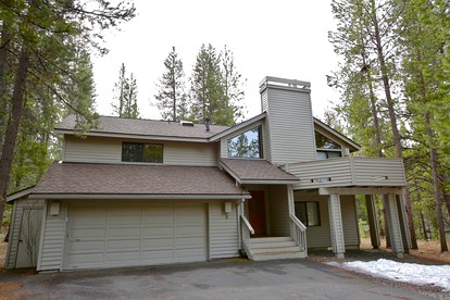 Breathtaking Cottage with Barbecue in Sunriver, Oregon - glamping.directory