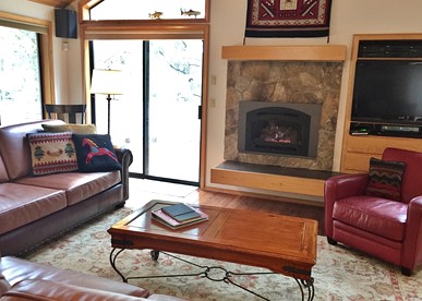 Breathtaking Cottage with Barbecue in Sunriver, Oregon - Sunriver, Oregon - glamping.directory