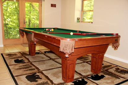 Deluxe Log Cabin with a Hot Tub in the Smoky Mountains of North Carolina - Clyde, North Carolina - glamping.directory