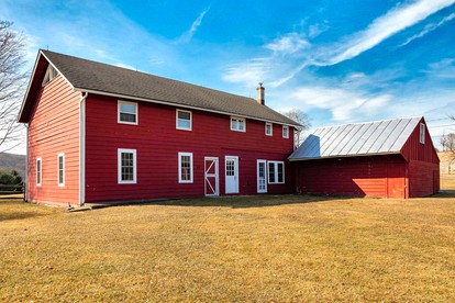 Scenic Barn Rental for a Family Getaway near Stissing Lake in Pine Plains, New York - glamping.directory