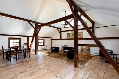 Scenic Barn Rental for a Family Getaway near Stissing Lake in Pine Plains, New York - Pine Plains, New York - glamping.directory