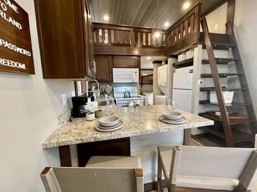 Breathtaking Tiny House Settled Between Trees in Tracy City, Tennessee - Tracy City, Tennessee - glamping.directory