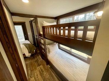 Breathtaking Tiny House Settled Between Trees in Tracy City, Tennessee - Tracy City, Tennessee - glamping.directory