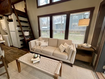 Breathtaking Tiny House Settled Between Trees in Tracy City, Tennessee - Tracy City, Tennessee - glamping.directory