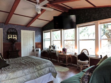 Beautiful Honeymoon Suite Rentals with Jacuzzis near San Antonio, Texas - Boerne, Texas - glamping.directory