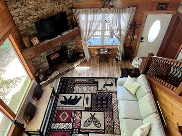 Beautiful Cabin Nestled in the Woods with Incredible Views for a Peaceful Escape in Sautee Nacooche, Georgia - Sautee Nacoochee, Georgia - glamping.directory