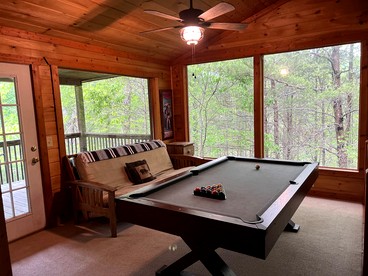 Beautiful Cabin Nestled in the Woods with Incredible Views for a Peaceful Escape in Sautee Nacooche, Georgia - Sautee Nacoochee, Georgia - glamping.directory