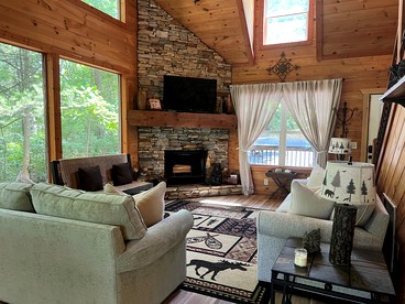 Beautiful Cabin Nestled in the Woods with Incredible Views for a Peaceful Escape in Sautee Nacooche, Georgia - Sautee Nacoochee, Georgia - glamping.directory