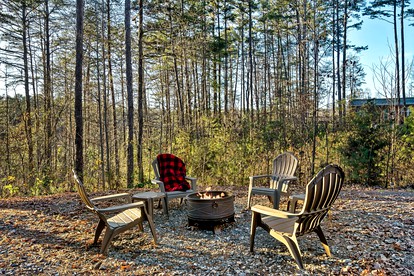Red Bird Cabin Close to Blue Ridge Mountains - Morganton, Georgia - glamping.directory