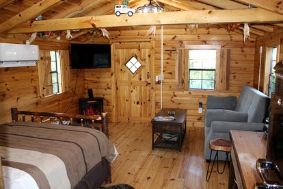 Cozy Studio Cabin Surrounded by Nature for a Peaceful Getaway near Gallipolis, Ohio - Gallipolis, Ohio - glamping.directory