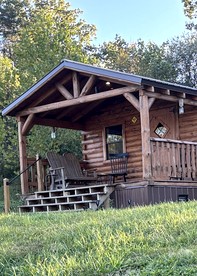 Cozy Studio Cabin Surrounded by Nature for a Peaceful Getaway near Gallipolis, Ohio - Gallipolis, Ohio - glamping.directory