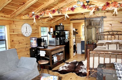 Cozy Studio Cabin Surrounded by Nature for a Peaceful Getaway near Gallipolis, Ohio - Gallipolis, Ohio - glamping.directory