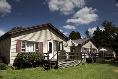 Picturesque Cottage Rentals with Direct Access to Oneida Lake in Cleveland, New York - glamping.directory