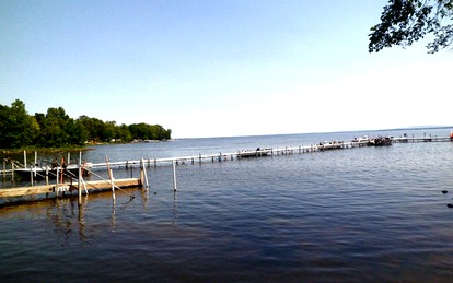 Picturesque Cottage Rentals with Direct Access to Oneida Lake in Cleveland, New York - Cleveland, New York - glamping.directory