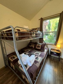 Cozy Studio-Style Cabin for a Glamping Getaway in Clearwater, Oregon - Idleyld Park, Oregon - glamping.directory