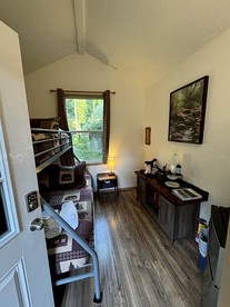 Cozy Studio-Style Cabin for a Glamping Getaway in Clearwater, Oregon - Idleyld Park, Oregon - glamping.directory