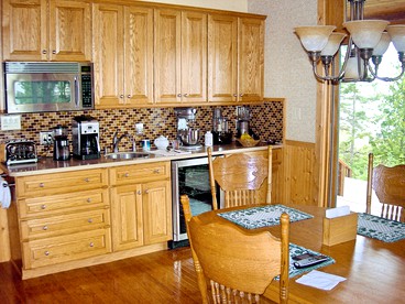 Peaceful Bed and Breakfast Room on the Lake near Cheboygan in Northern Michigan - Cheboygan, Michigan - glamping.directory