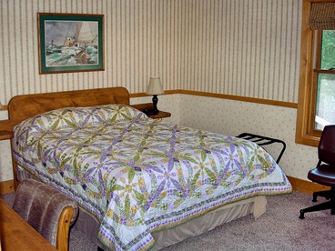 Peaceful Bed and Breakfast Room on the Lake near Cheboygan in Northern Michigan - Cheboygan, Michigan - glamping.directory