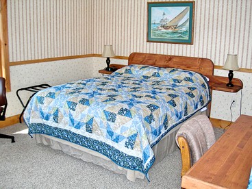 Peaceful Bed and Breakfast Room on the Lake near Cheboygan in Northern Michigan - Cheboygan, Michigan - glamping.directory