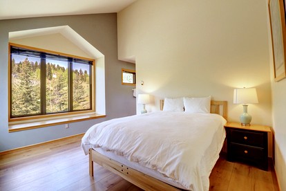 Bright Retreat with New Equipped Deck in Dillon, Colorado - Dillon, Colorado - glamping.directory