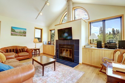 Bright Retreat with New Equipped Deck in Dillon, Colorado - Dillon, Colorado - glamping.directory