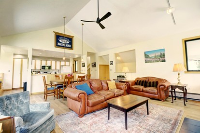 Bright Retreat with New Equipped Deck in Dillon, Colorado - Dillon, Colorado - glamping.directory