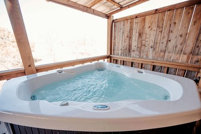 Charming King-Size Cabin with Wi-Fi and Deck in Fredericksburg, Texas - Fredericksburg, Texas - glamping.directory