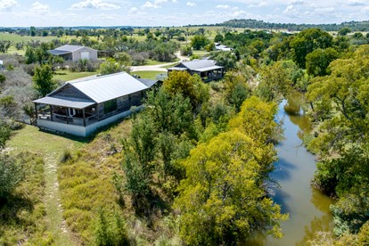 Charming King-Size Cabin with Wi-Fi and Deck in Fredericksburg, Texas - glamping.directory