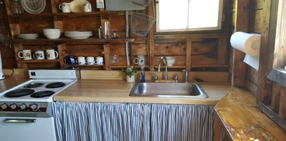 Beachfront Cottage Rental by a Swimming Beach in Friendship, Maine - Friendship, Maine - glamping.directory