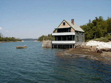 Beachfront Cottage Rental by a Swimming Beach in Friendship, Maine - Friendship, Maine - glamping.directory