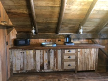 Bear's Den in Ennis, Montana - Ennis, Montana - glamping.directory