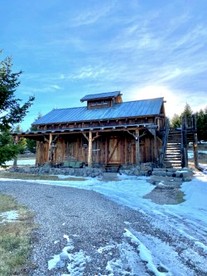 Bear's Den in Ennis, Montana - Ennis, Montana - glamping.directory