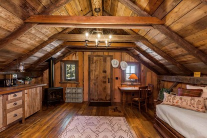 Bear's Den in Ennis, Montana - Ennis, Montana - glamping.directory