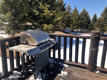 Bear's Den in Ennis, Montana - Ennis, Montana - glamping.directory