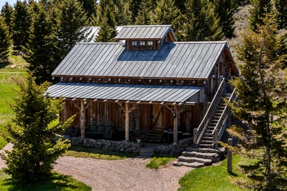 Bear's Den in Ennis, Montana - glamping.directory
