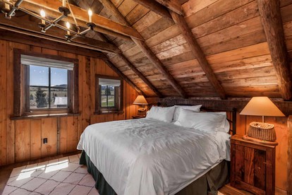 Bear's Den in Ennis, Montana - Ennis, Montana - glamping.directory
