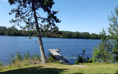 Lakeside Cabin Rental with a Boat Launch near Tomahawk, Wisconsin - Tomahawk, Wisconsin - glamping.directory