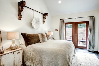 Modern Luxury Rental with Bohemian Decor near Antique Show in Round Top, Texas - Round Top, Texas - glamping.directory