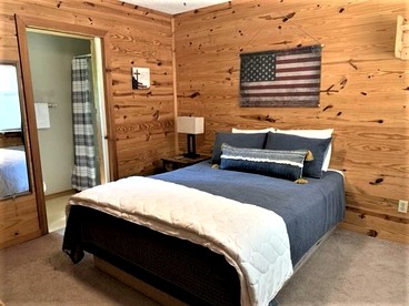 Simple Cabin with Queen Sized Bed near the Ozark National Forest, Perfect for a Glamping Getaway - glamping.directory