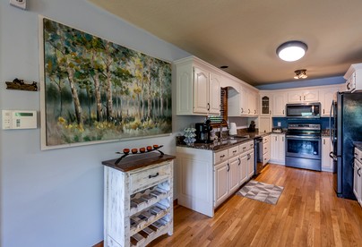 Amazing Lakefront Cabin Perfect for Groups in Topton, North Carolina - Topton, North Carolina - glamping.directory